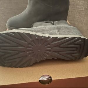 Uggs Classic Grey Femme with zipper